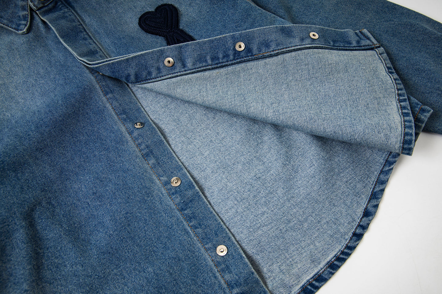 Ami Classic Heart Embroidered Cropped Denim Shirt 847